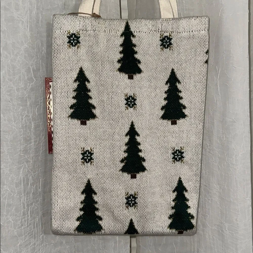 CT White Ivory Green Gold Christmas Tree Snowflake Knit Wine Gift Bag